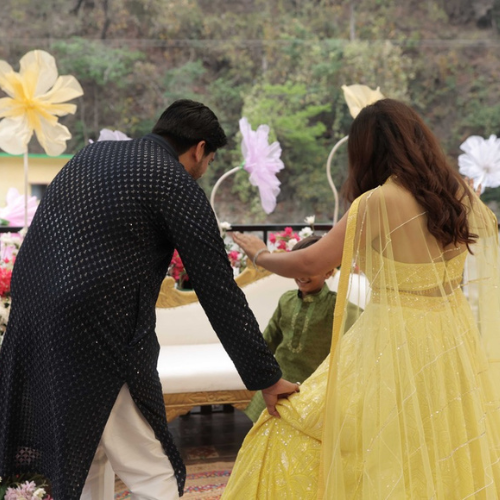 mehandi look with yellow lehenga and blue kurta